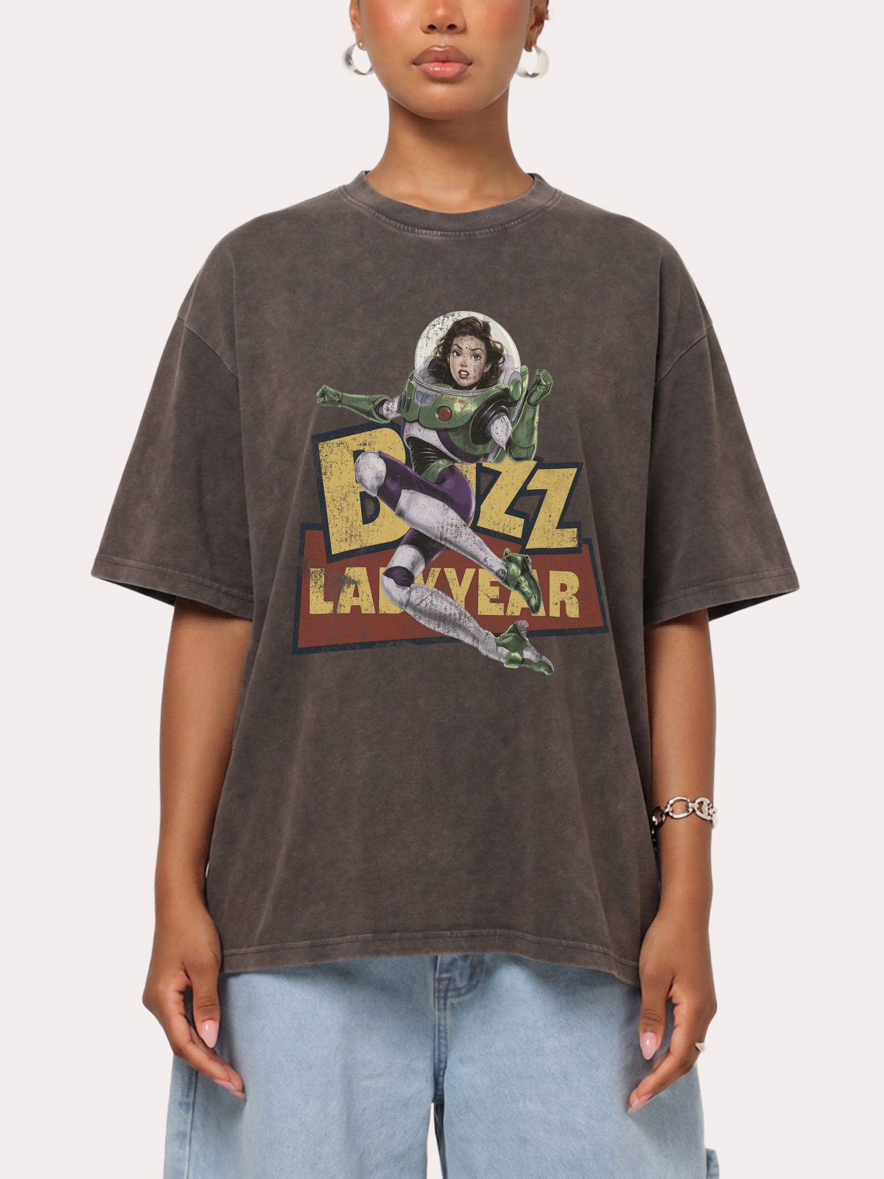 Vintage-T-Shirt im Used-Look mit „Buzz Lady“-Motiv und Waschung