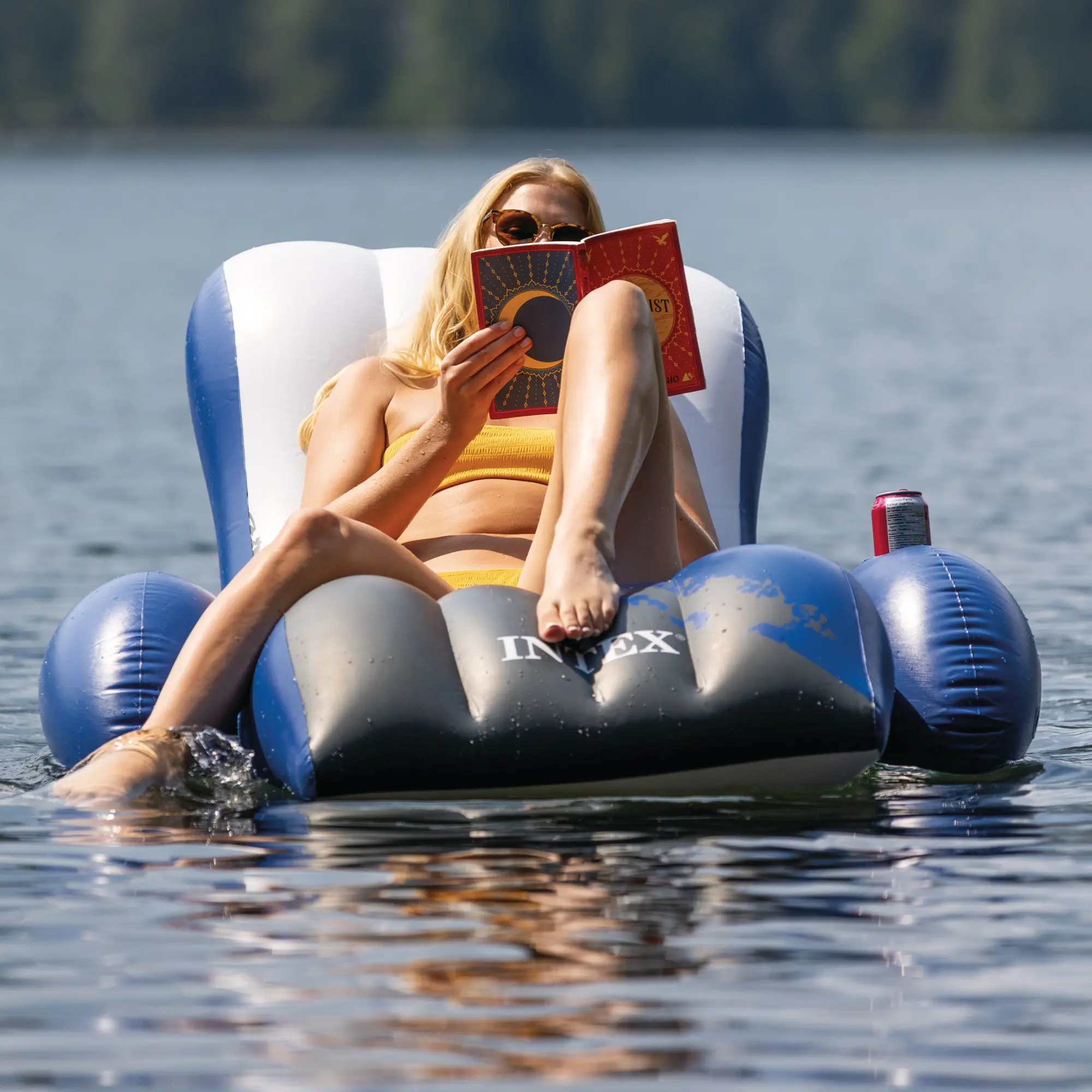  32ft x 16ft x 52in Ultra XTR Rectangular Pool , Floats (2 Pack), & Cooler