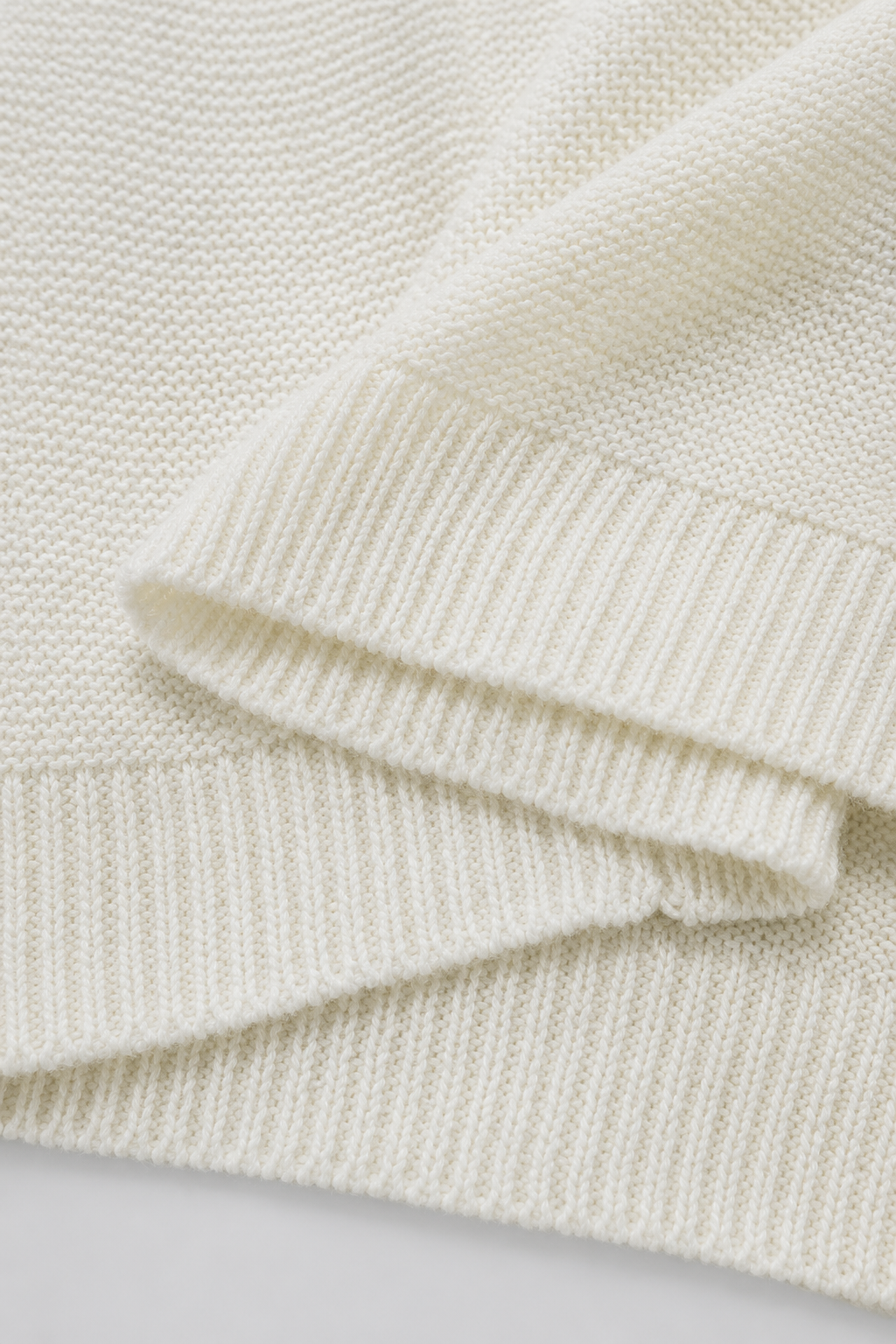 Ribbed knit hem detail