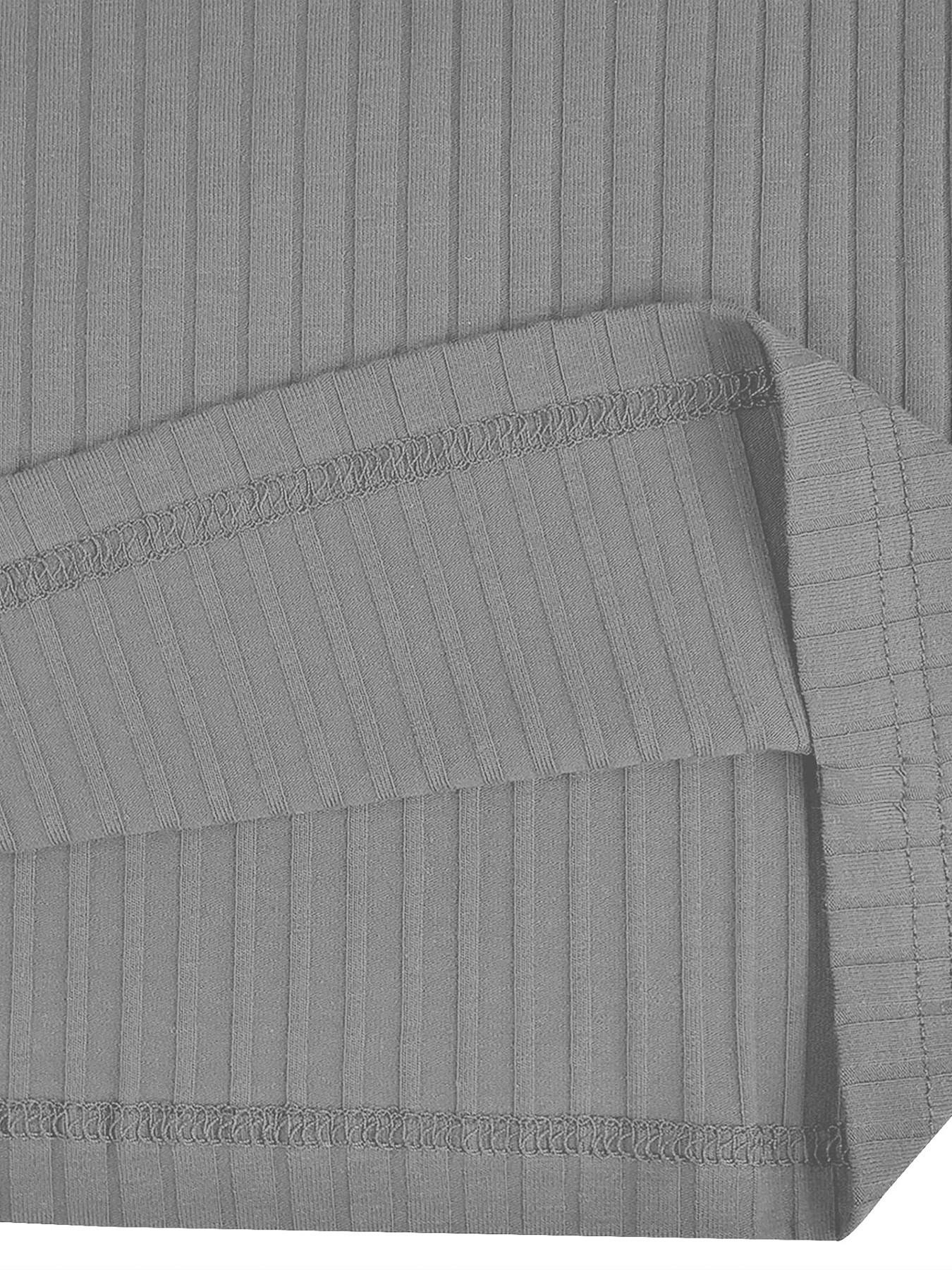 Ribbed knit polo stitching and finished edge detail