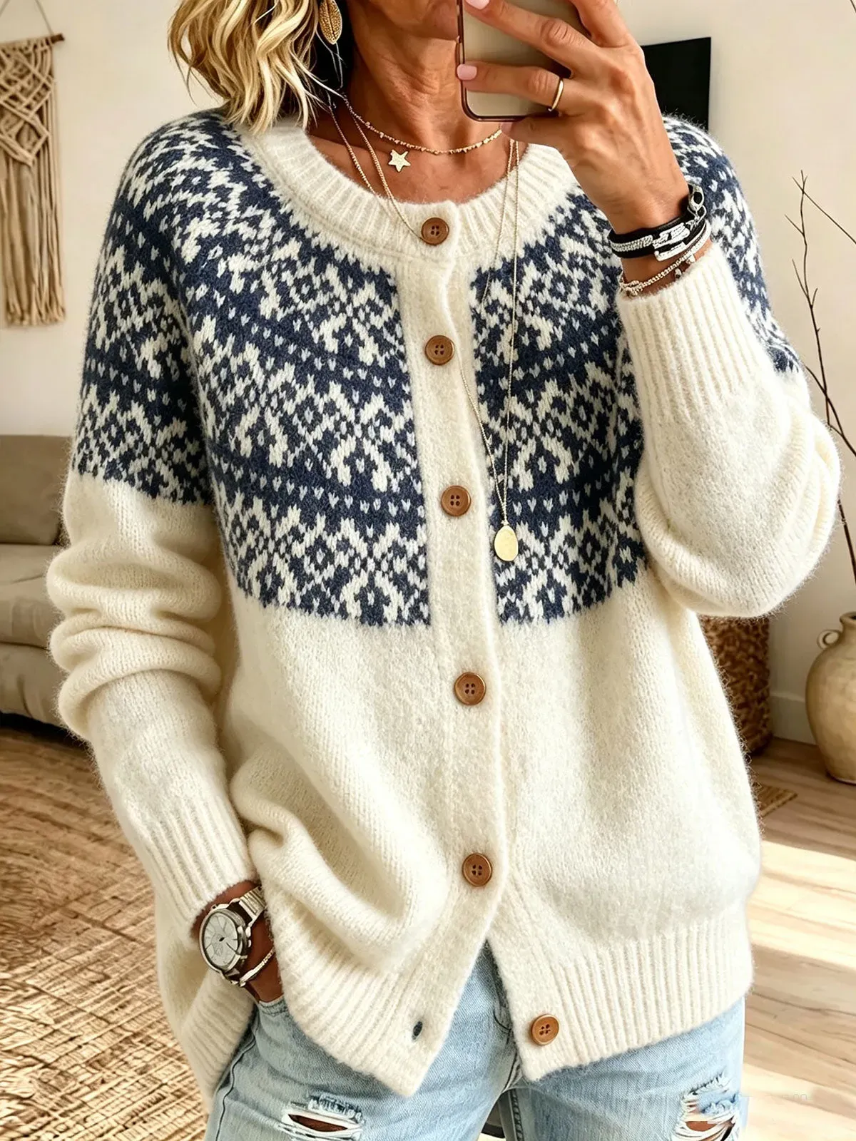 Damen-Strickjacke mit Rundhalsausschnitt, Knopfleiste und langen Ärmeln im Fair-Isle-Muster