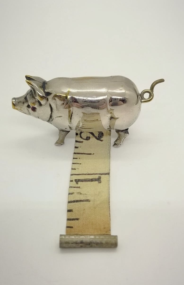 1880s Vintage Pig Tape Measure – Antique-Inspired Mini Collectible