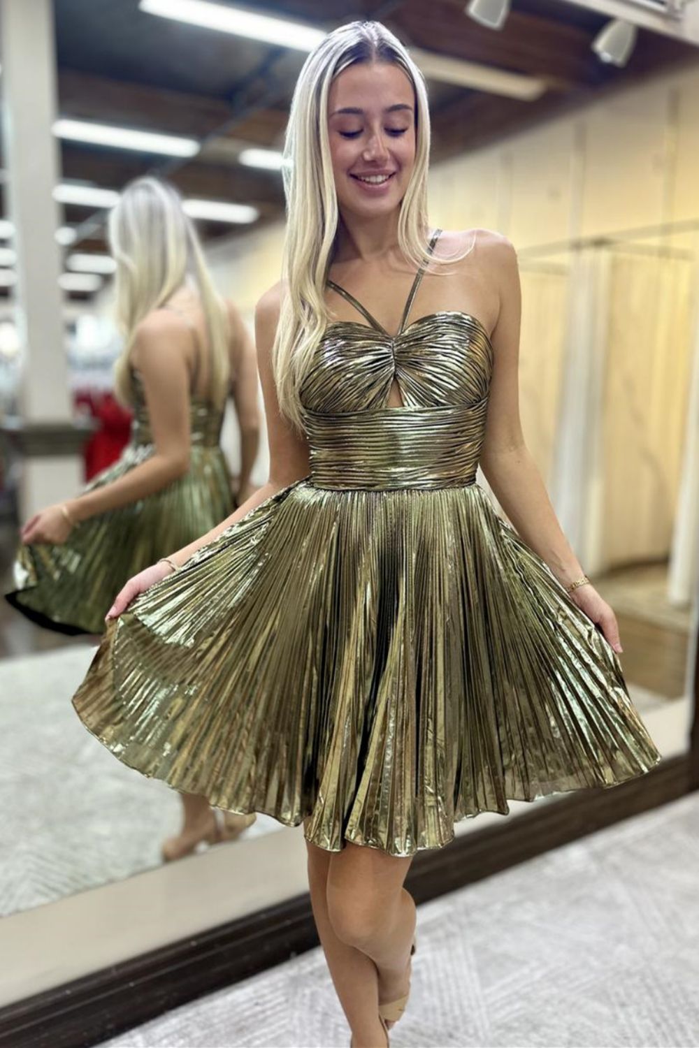 A-Line Halter Neck Short Metallic Homecoming Dress with Pleated Skirt