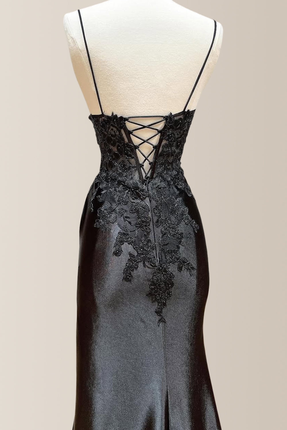 Chic Black Mermaid Spaghetti Straps Lace Up Satin Prom Dress with Appliques
