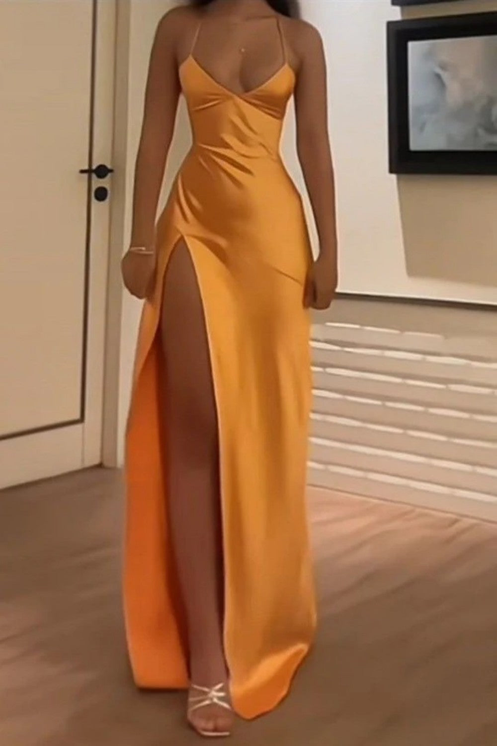 Chic Green Satin Evening Dress with V Neck Bodice and High Slit