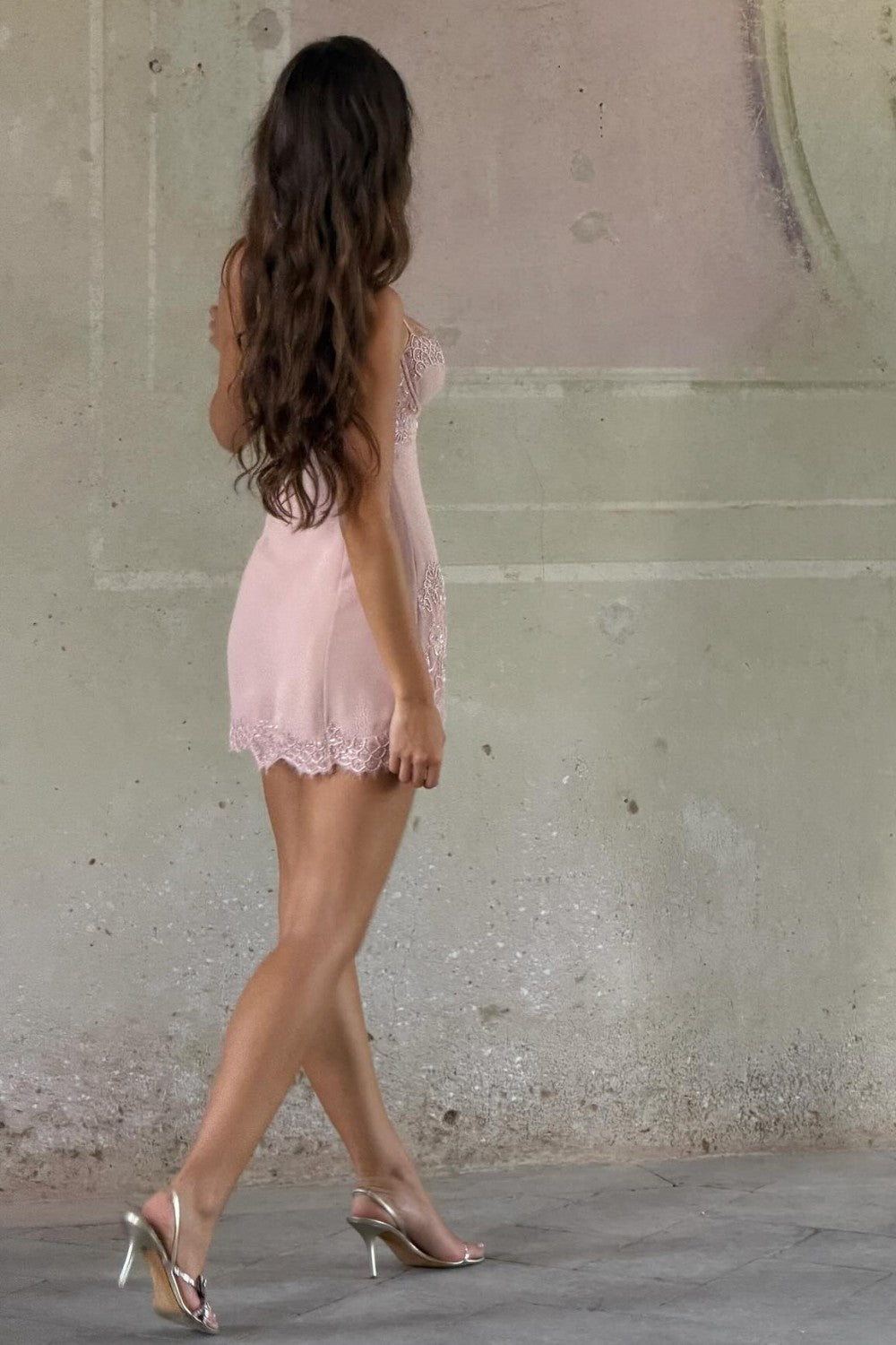 Chic Short Homecoming Dress with Spaghetti Straps and Lace Appliqué Bodice