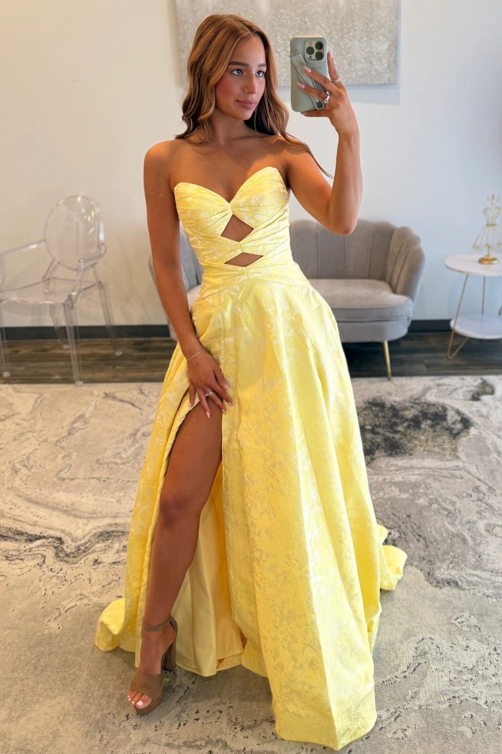 Elegant Yellow Sweetheart Jacquard Prom Dress With Front Cutout Detail