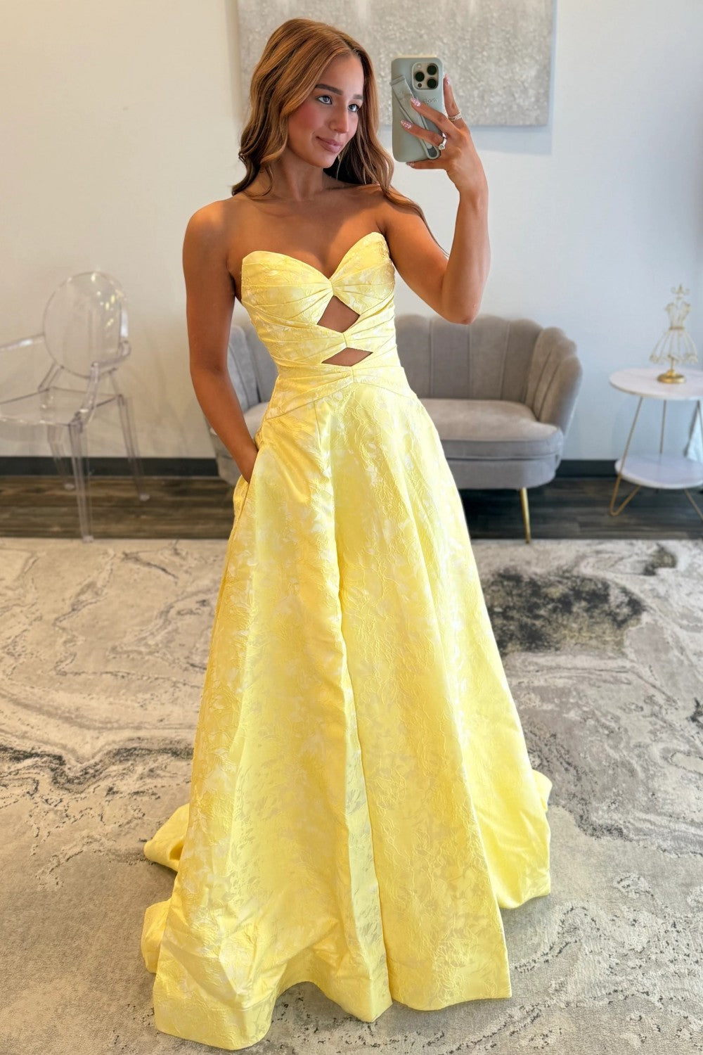 Elegant Yellow Sweetheart Jacquard Prom Dress With Front Cutout Detail