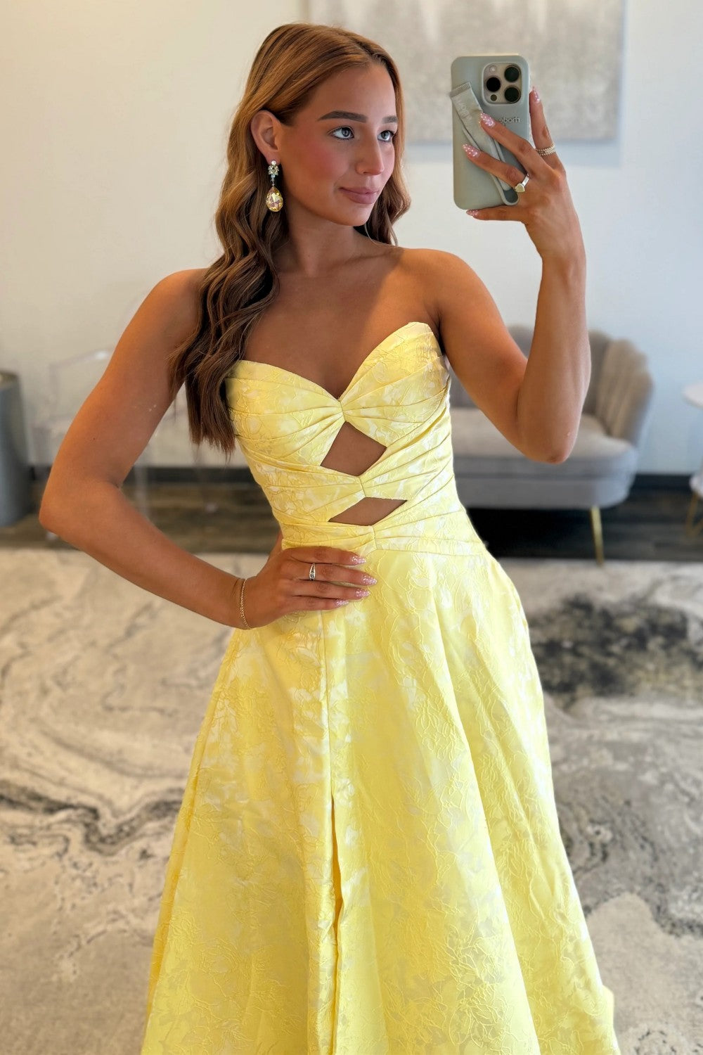 Elegant Yellow Sweetheart Jacquard Prom Dress With Front Cutout Detail