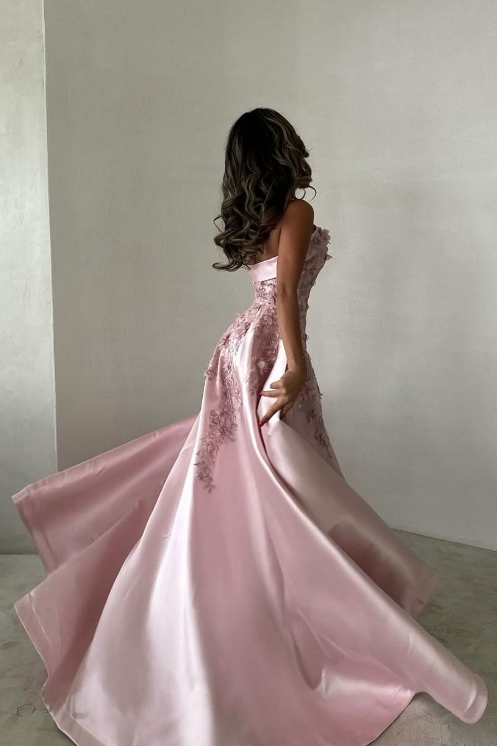Luxurious A-Line Strapless Satin Pink Party Dress with Court Train Appliques