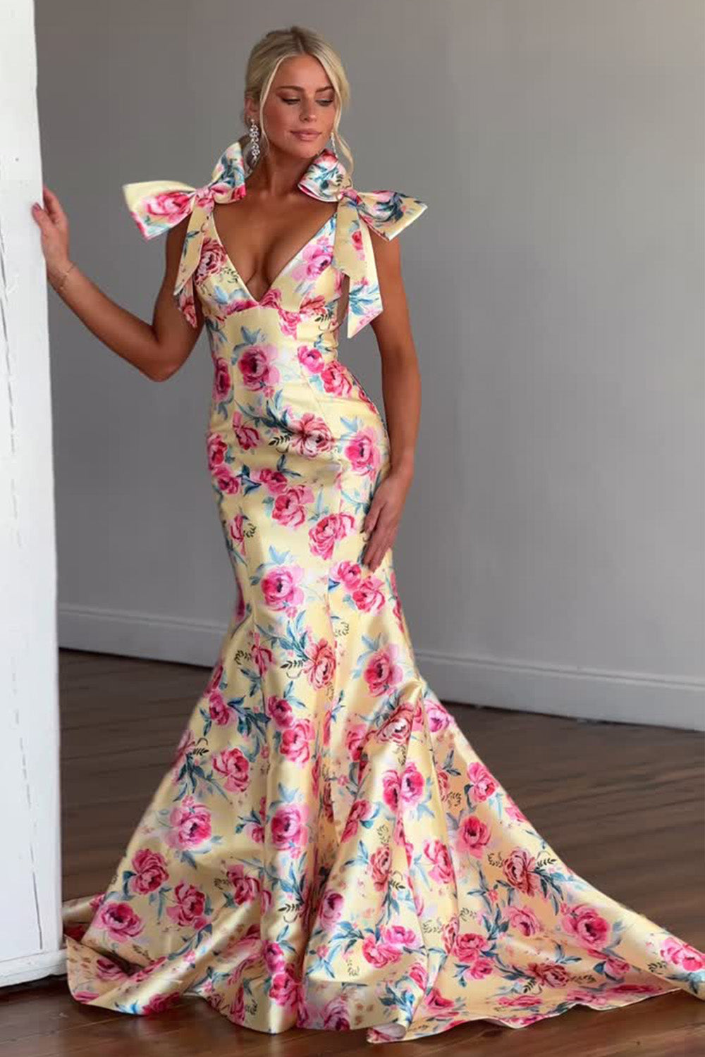 Floral Print Mermaid Prom Dress with Deep V Neck and Bow Shoulder Straps