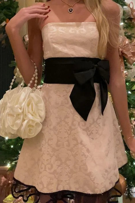 Gorgeous A Line Strapless White Short Homecoming Dress with Bowknot