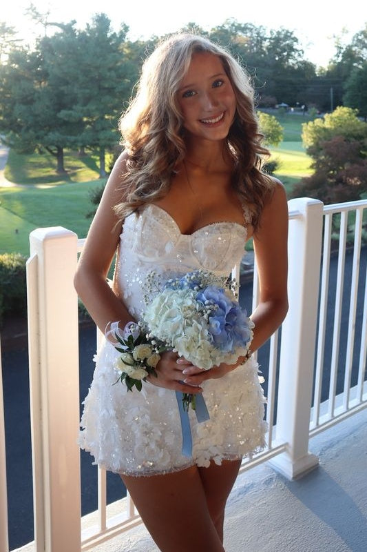 Gorgeous A Line Sweetheart White Short Homecoming Dress with Appliques Beading