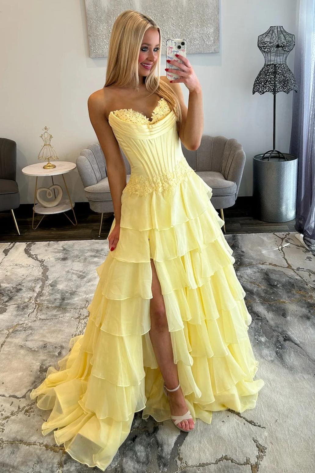 Lovely Sweetheart A-Line Corset Ruffle Prom Dress with High Slit and Appliques