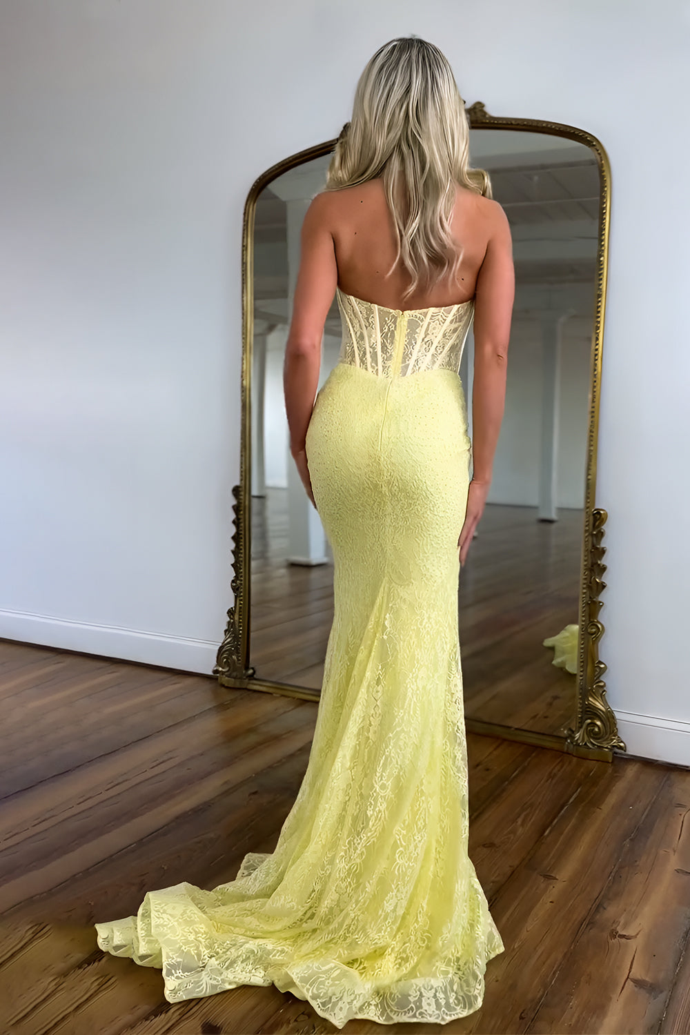 Lovely Yellow Lace Mermaid Prom Dress with V-Neck and Backless Design