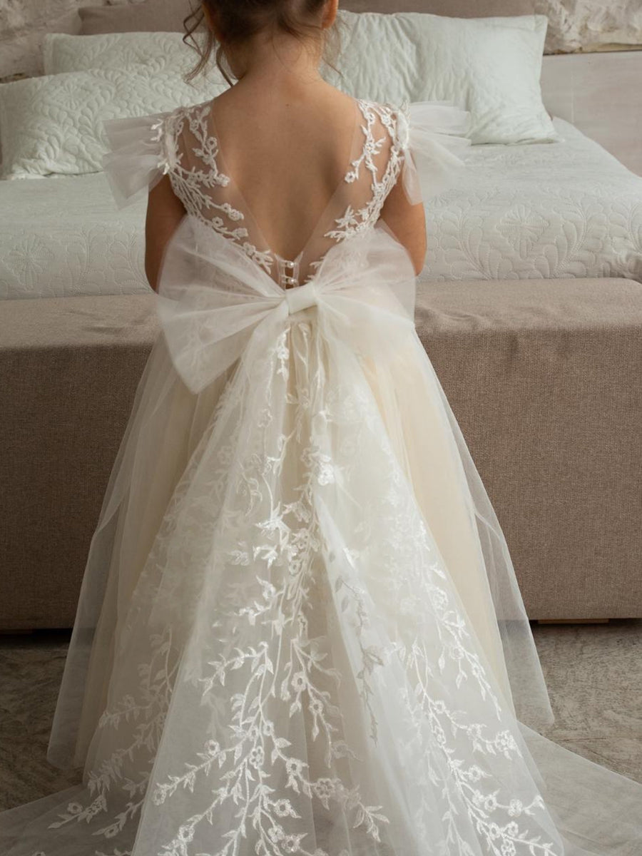 A-Line/Princess Scoop Sleeveless Luxurious Flower Girl Dress With Appliques & Watteau Train Ivory