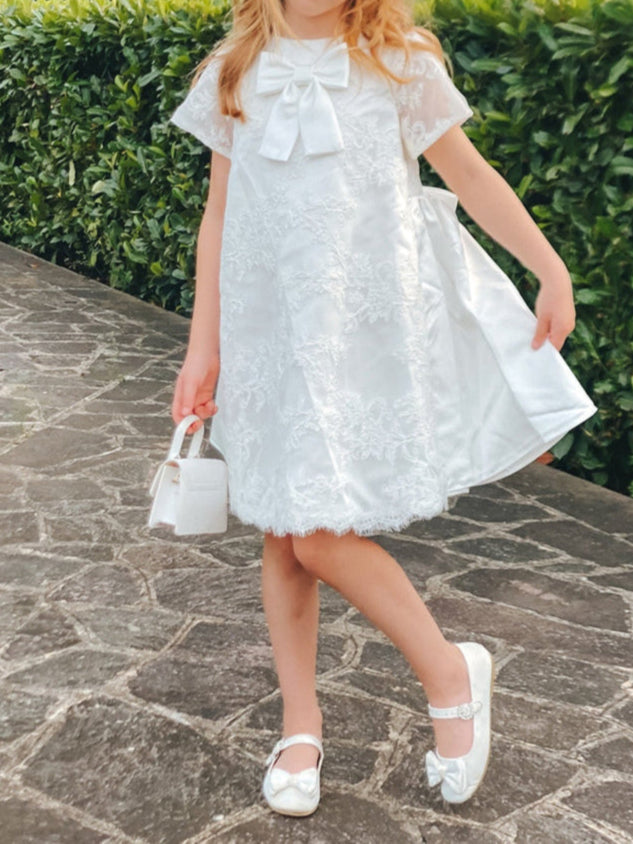 A-Line/Princess Scoop Short Sleeves Knee-Length Pleated Flower Girl Dresses with Bows & Lace Appliques