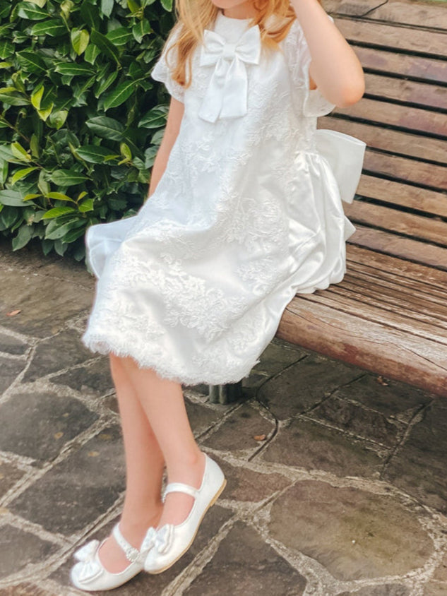 A-Line/Princess Scoop Short Sleeves Knee-Length Pleated Flower Girl Dresses with Bows & Lace Appliques