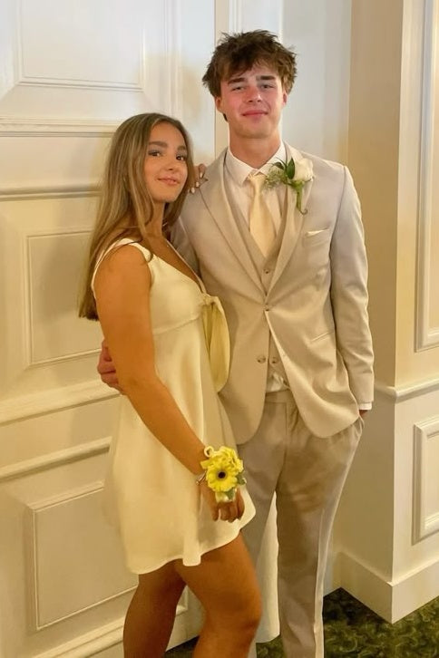 Pretty A Line V Neck Light Yellow Short Homecoming Dress with Bowknot