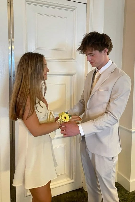 Pretty A Line V Neck Light Yellow Short Homecoming Dress with Bowknot