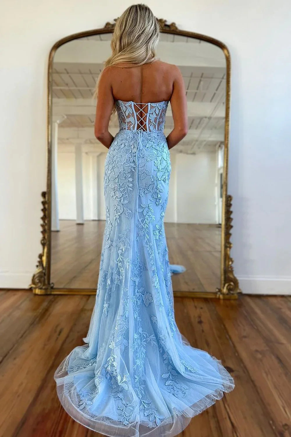 Stunning Mermaid Sweetheart Lace Up Lilac Long Corset Prom Dress with Appliques