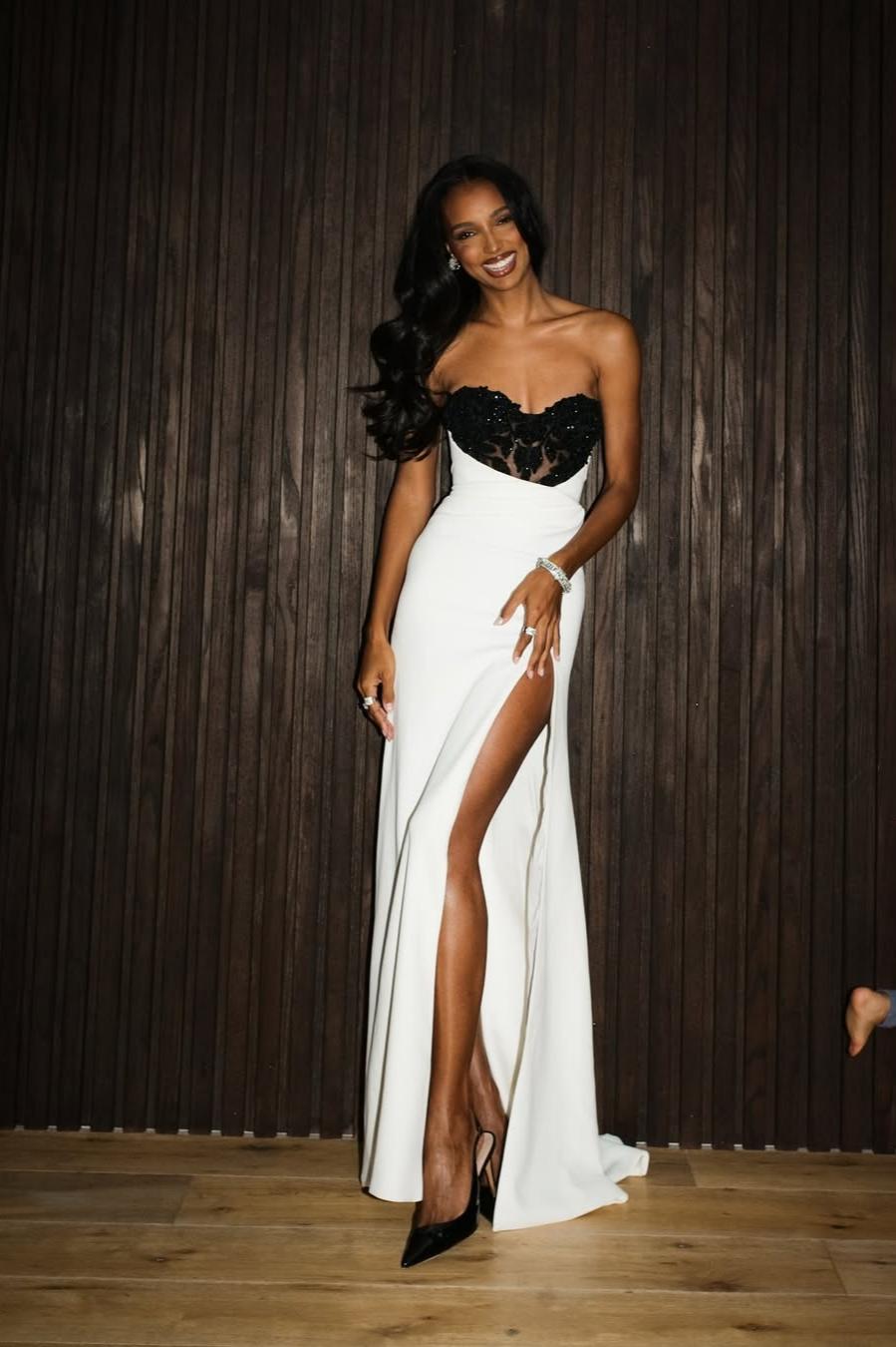 Stunning Mermaid Sweetheart White Long Prom Dress with Split Front