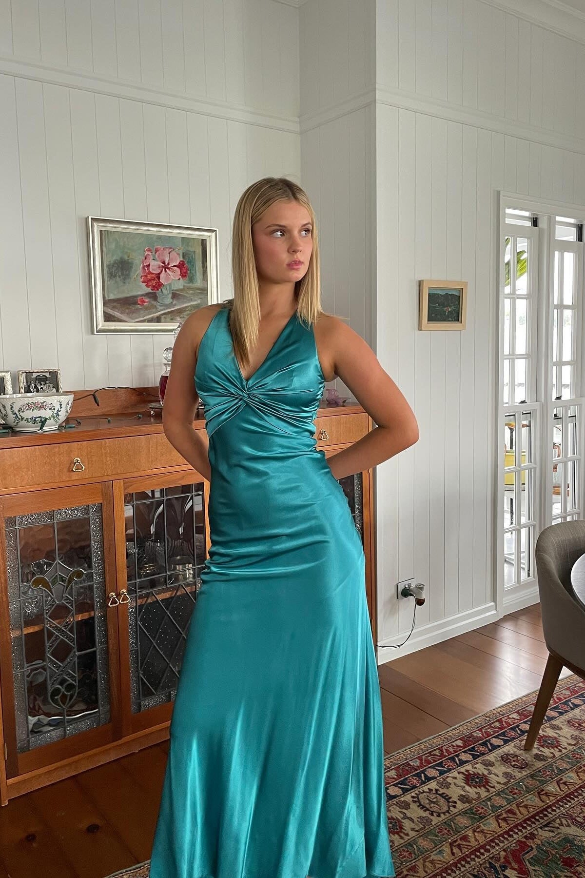 Stylish Sheath V Neck Green Long Party Dress with Open Back Bowknot
