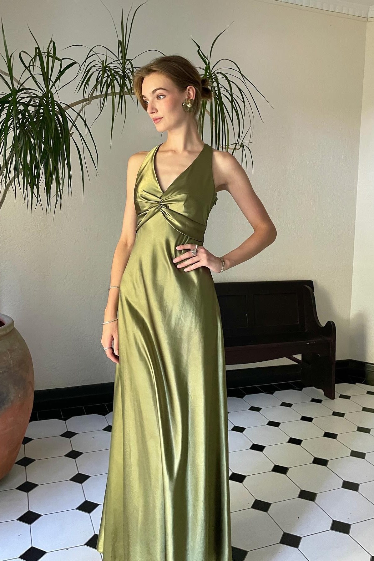 Stylish Sheath V Neck Green Long Party Dress with Open Back Bowknot