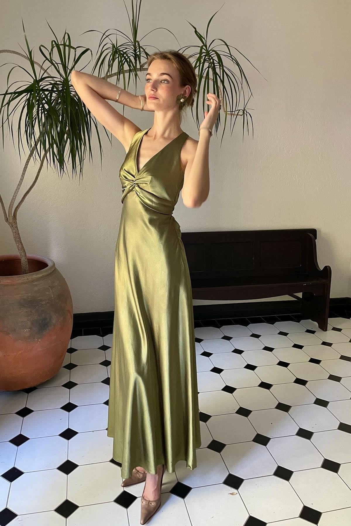Stylish Sheath V Neck Green Long Party Dress with Open Back Bowknot