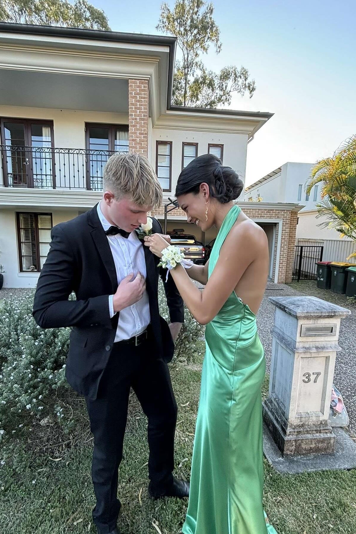 Trendy Sheath Halter Neck Green Long Party Dress with Backless
