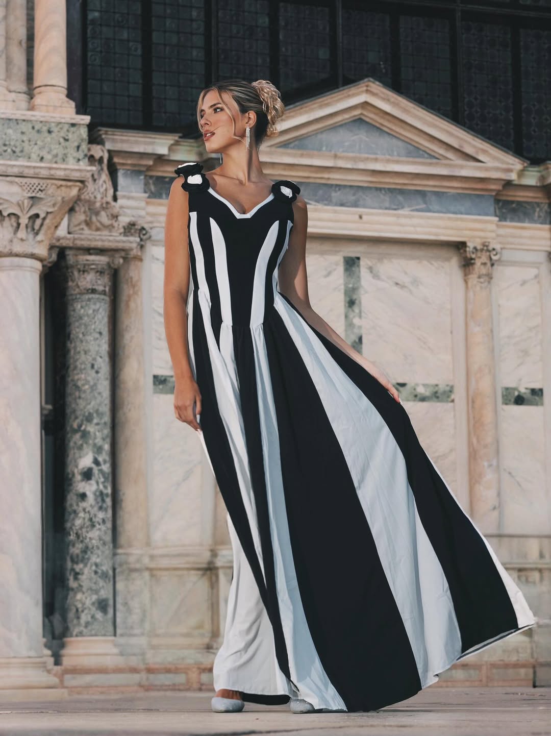 Omega Sleeveless V-Neck Flowers Bandage Maxi Dress