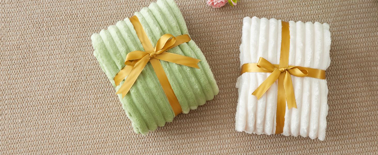 BEDELITE Fleece Throw Blanket, 300 GSM Super Soft Blanket, 3D Stripe Texture Fluffy Blanket, Throw Blanket for Couch, Sofa, Bed, Living Room, Home Decor, All Seasons, Decorative, Gift Idea