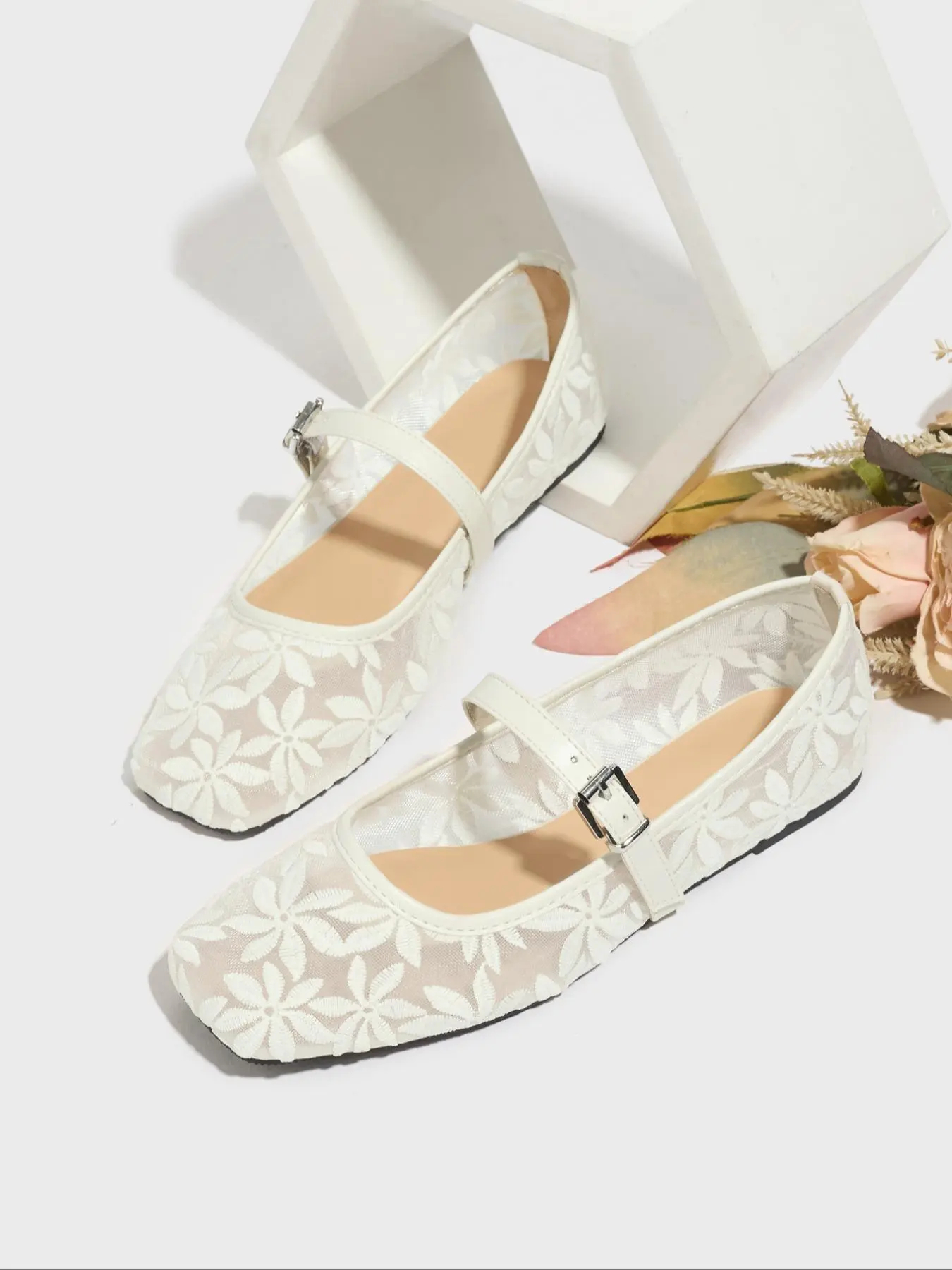 Women's Elegant Lace Pattern Ballet Flats Casual Trendy Flat Shoes for Summer