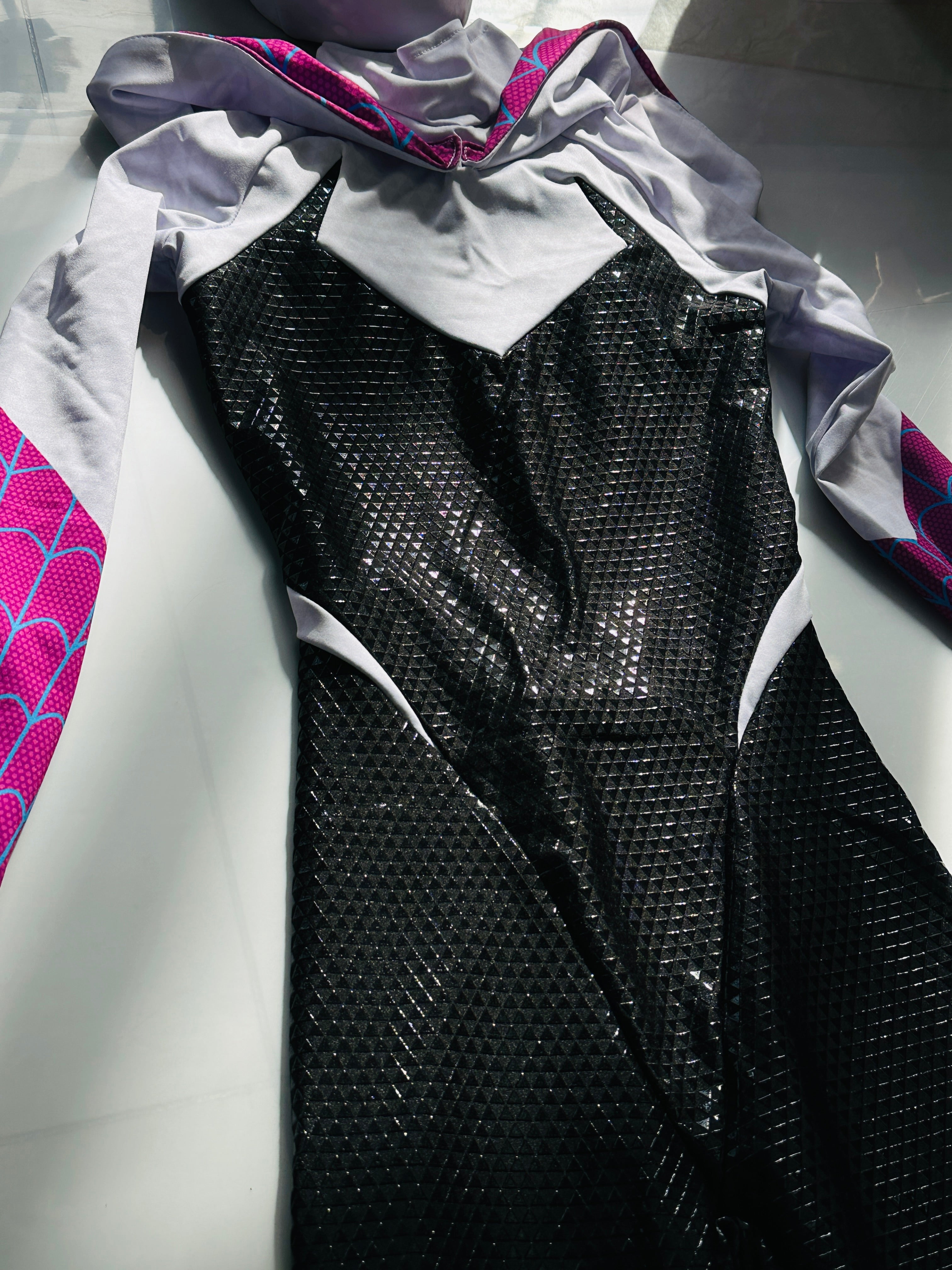 Gwen Spidey Suit with Face shell & Silk-Screen Printing Movie Prop Replica（Wearable)