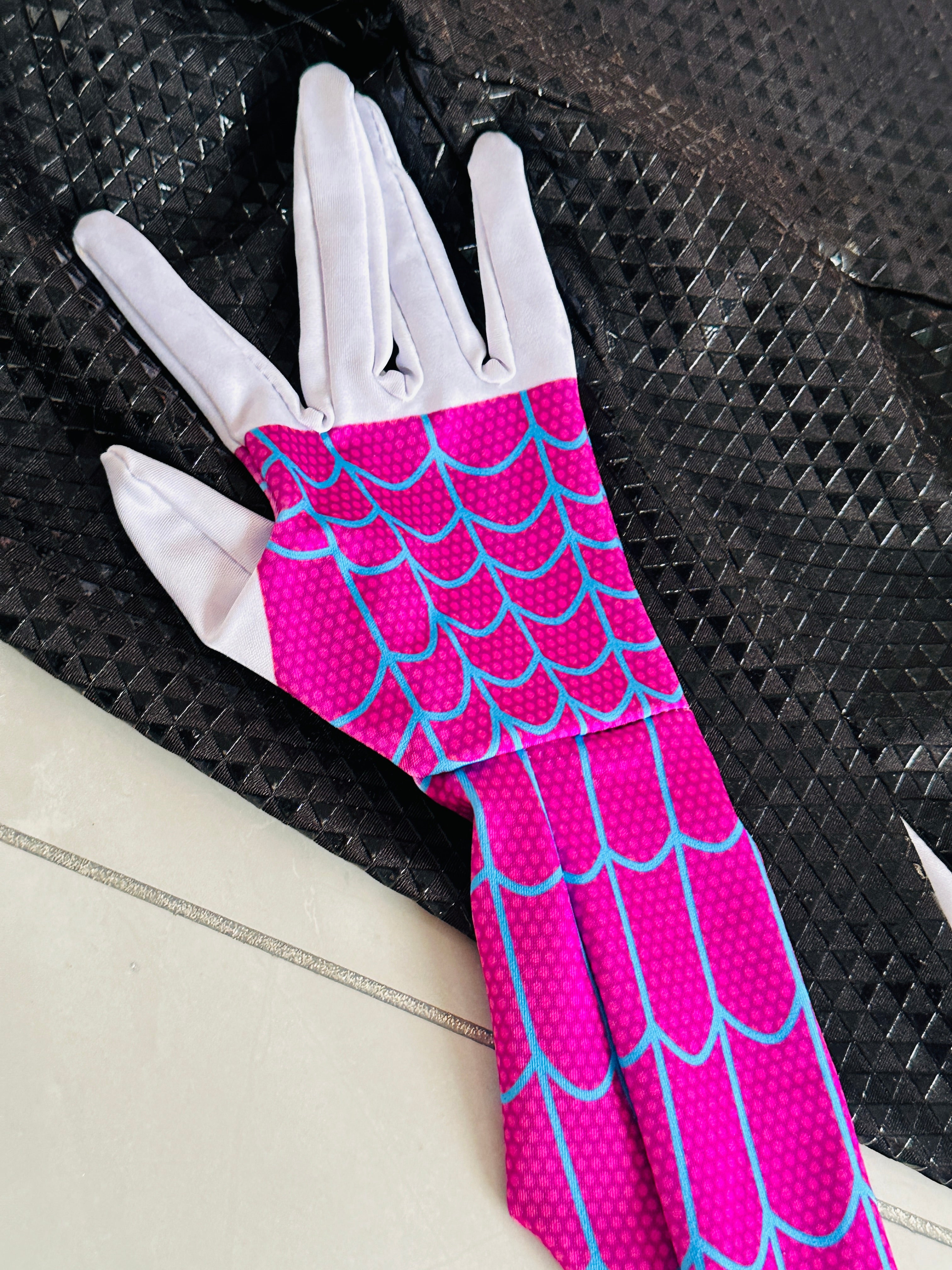 Gwen Spidey Suit with Face shell & Silk-Screen Printing Movie Prop Replica（Wearable)