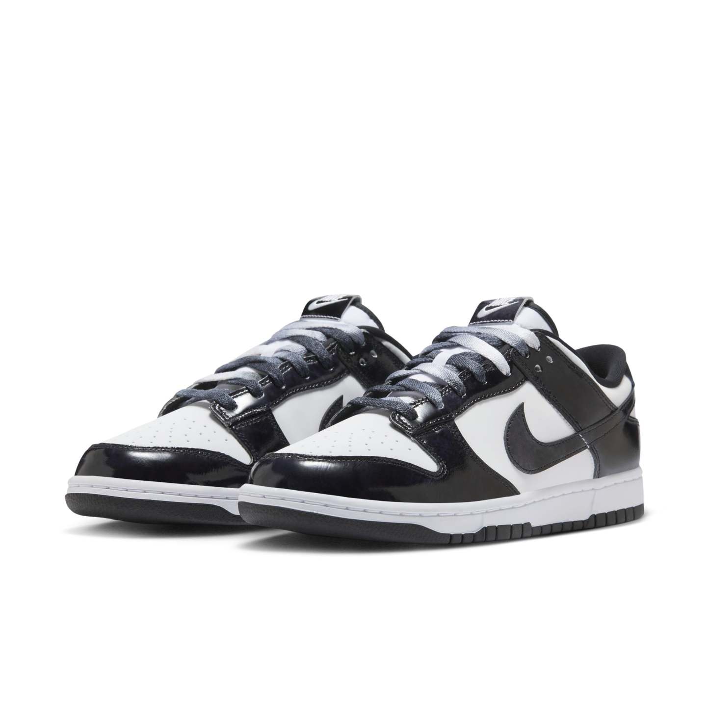 Nike Dunk Low Retro SE "Panda"