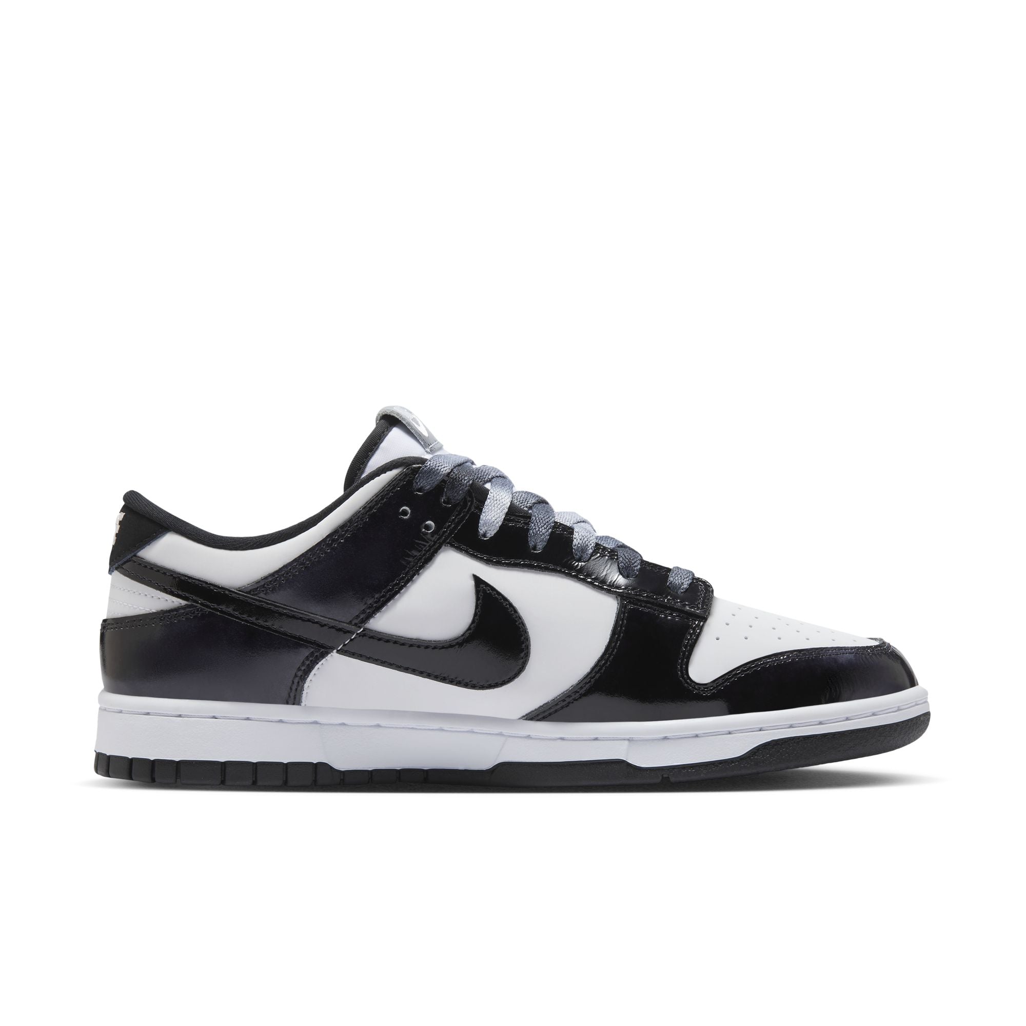 Nike Dunk Low Retro SE "Panda"