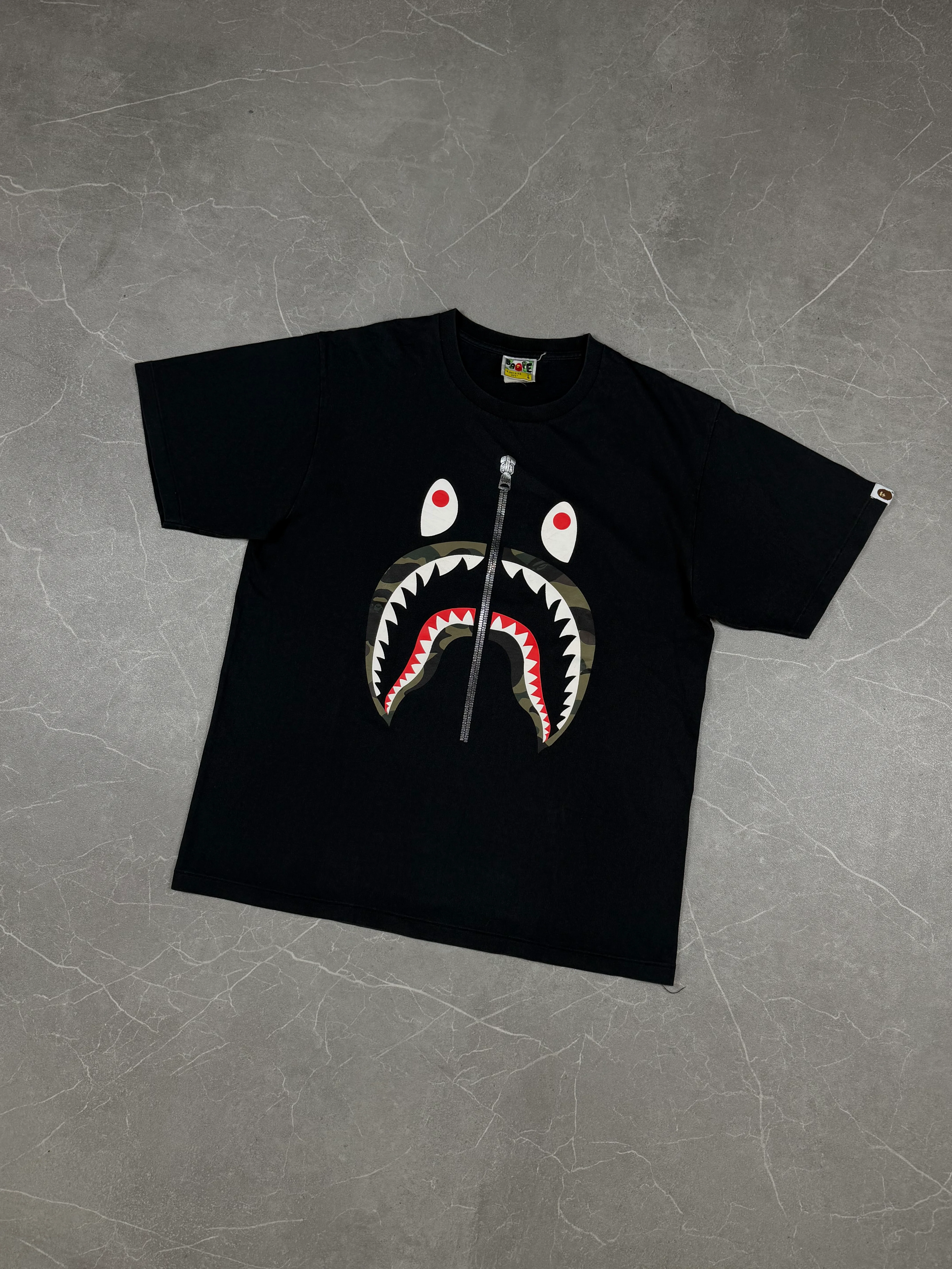 Bape camo Shark Tee (L)