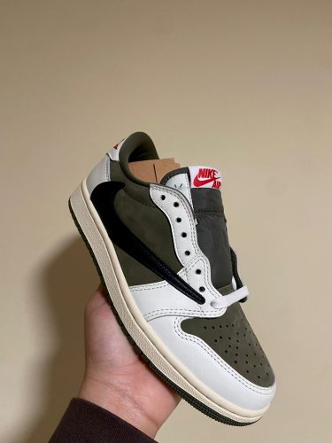 Travis Scott x Jordan Air Jordan 1 Low OG “Medium Olive” photo review