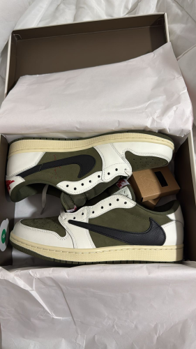 Travis Scott x Jordan Air Jordan 1 Low OG “Medium Olive” photo review