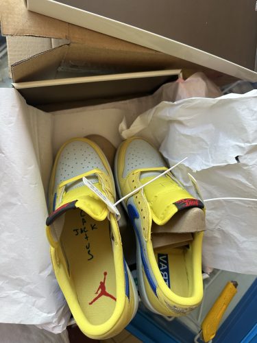 Travis Scott x Jordan Air Jordan 1 Low Canary photo review