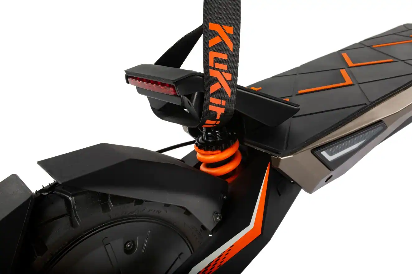 KuKirin T3 Electric Scooter，Rear wheel of KuKirin T3 electric scooter with disc brake, durable tire for long-distance riding