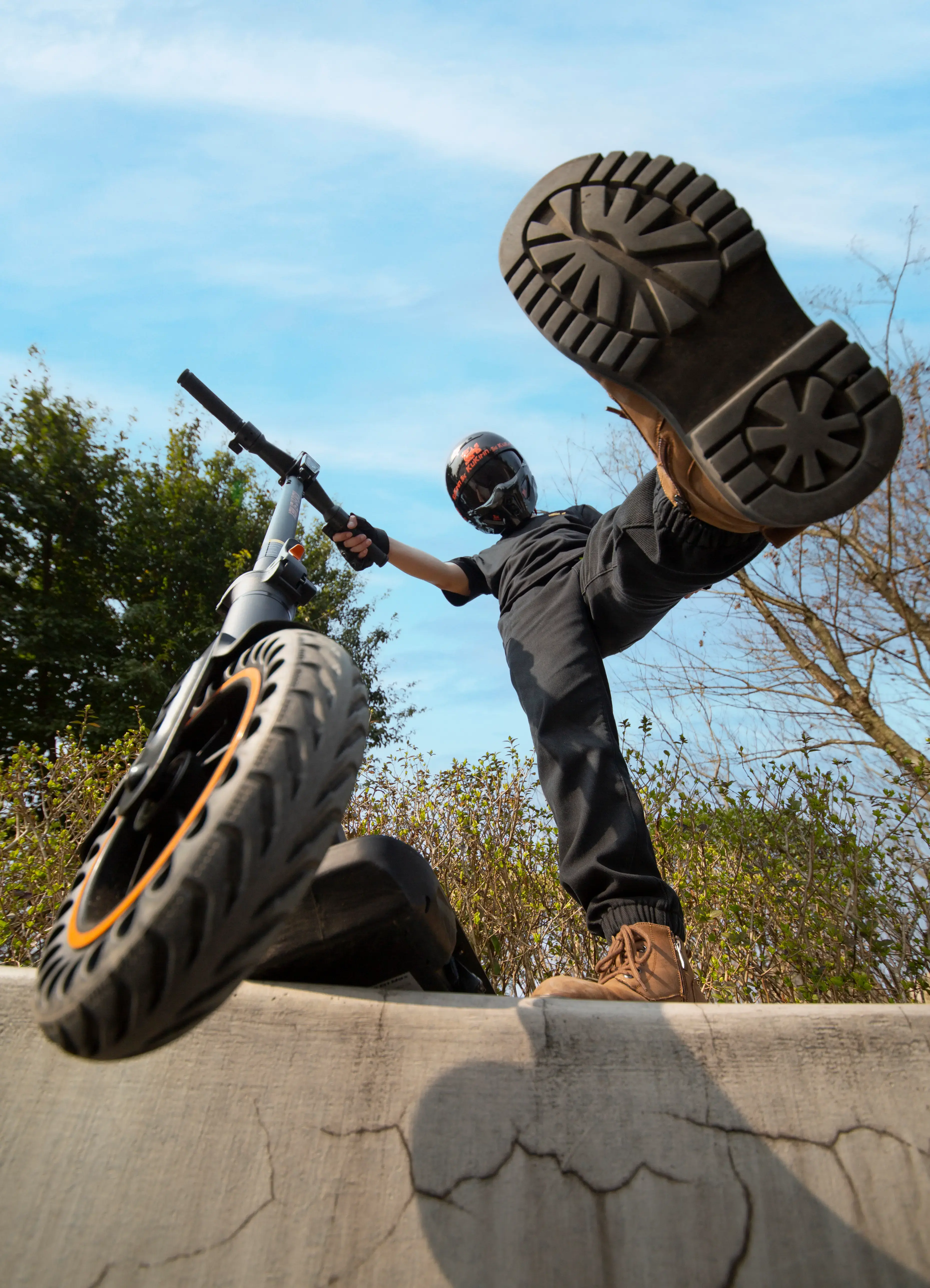 Kukirin S1 Max, skatepark casual riding, lightweight foldable e-scooter, 350W motor, 36V 10.4Ah battery, 25km/h max speed, 39km range, EU road legal, IP54 waterproof, fast shipping to all Europe, global kukirin