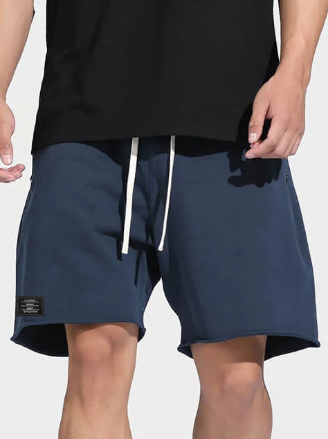 Sportliche Herren-Shorts mit Taschen und Logo-ZierMode