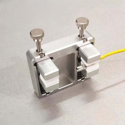 Heavy-duty aluminum welding clamp with temperature-resistant jaw for circuit board mounting, soldering wire clamp