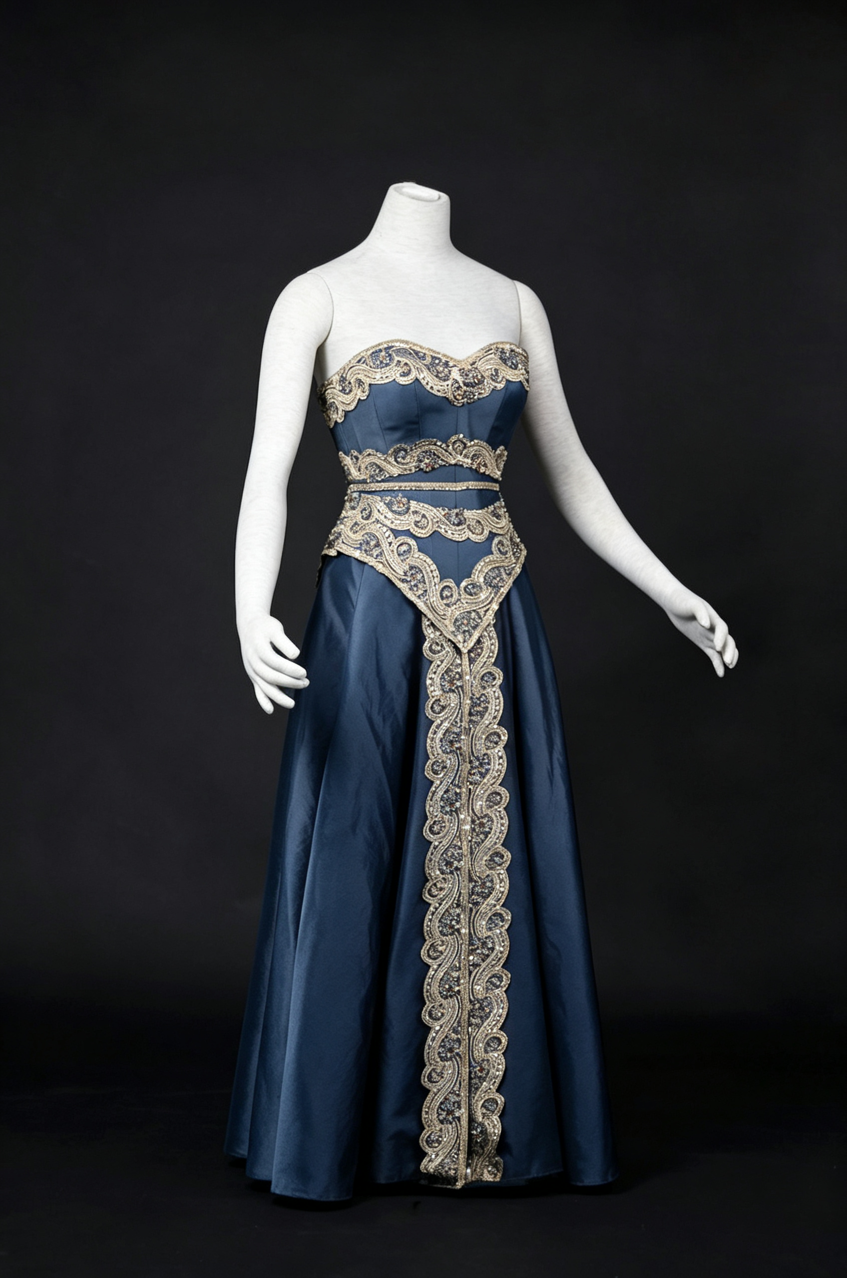 Dreamy dress Queen Gown With Fur Cloak