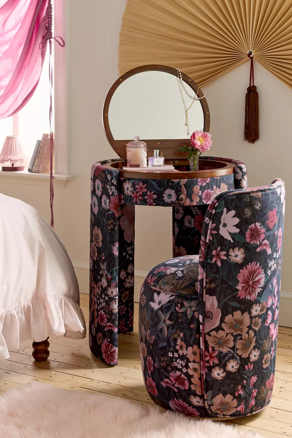 Whzyxd Upholstered Vanity & Stool Set