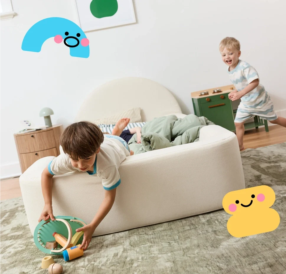 Little Lifely bed kids playing