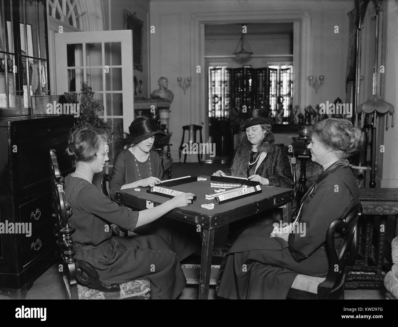 Mahjong sets hi-res stock photography and images - Alamy
