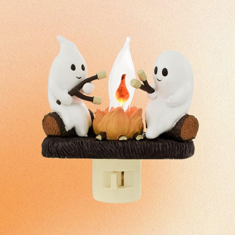 Ghost Campfire Flickering Nightlight 👻🔥 – Cute Marshmallow Ghost Plug‑In Lamp for Cozy Halloween Glow